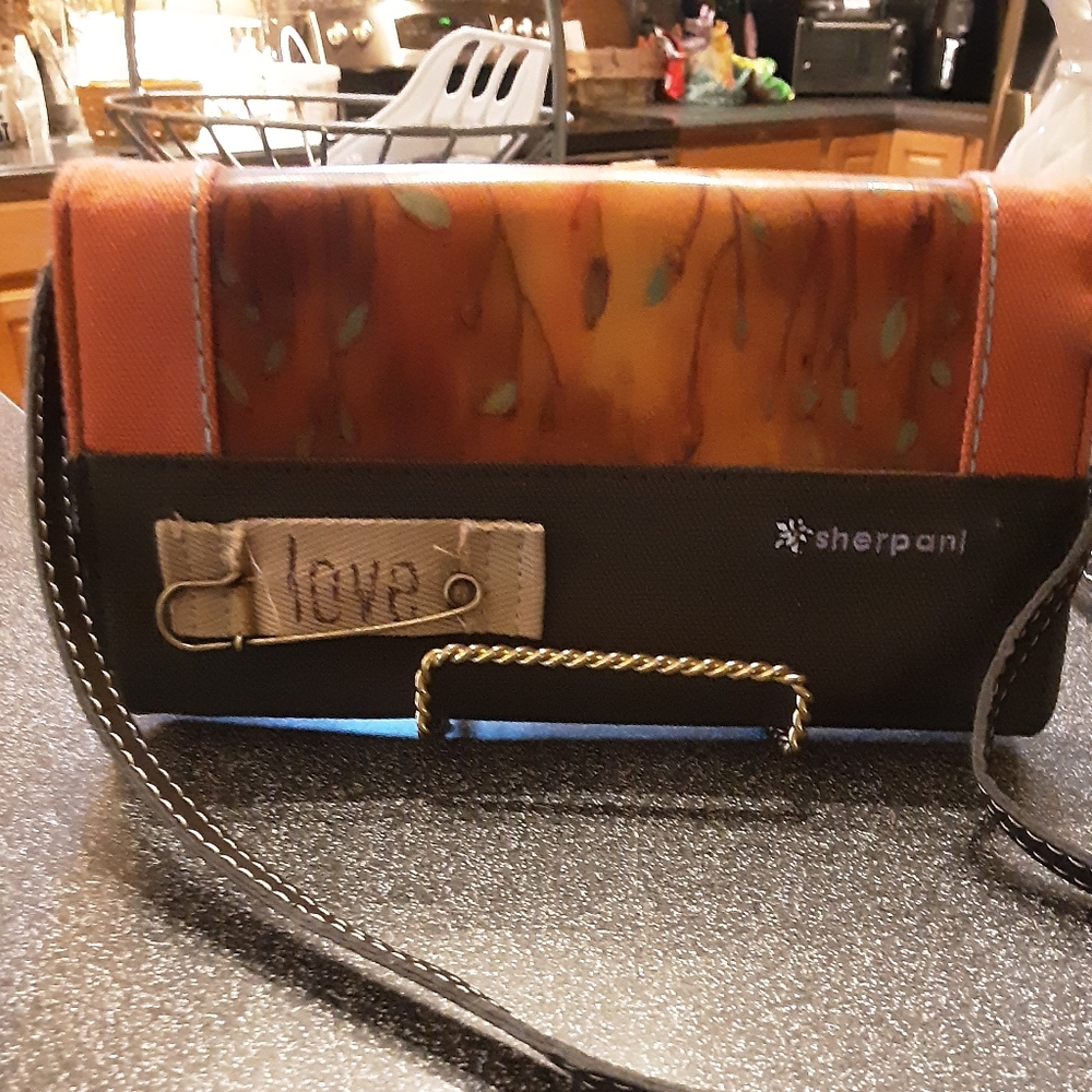 Sherpani Crossbody Wallet